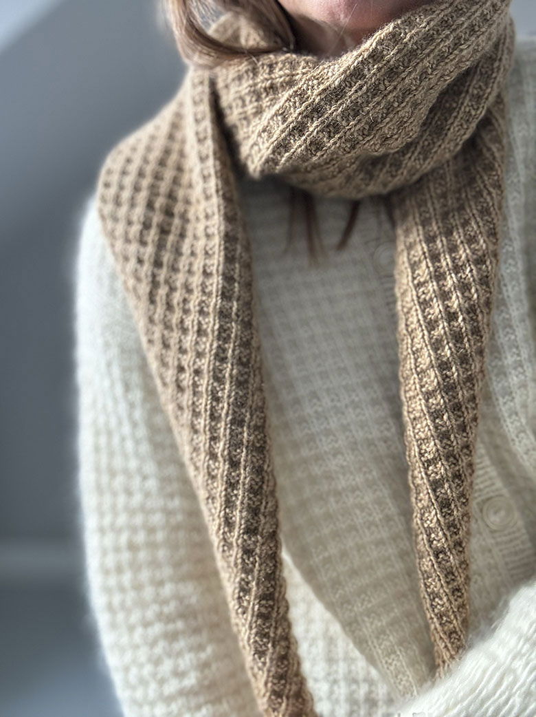 https://images4-a-cdn.ravelrycache.com/uploads/OtherLoopsDesigns/1031259964/Waffle_loop_scarf_03.jpg