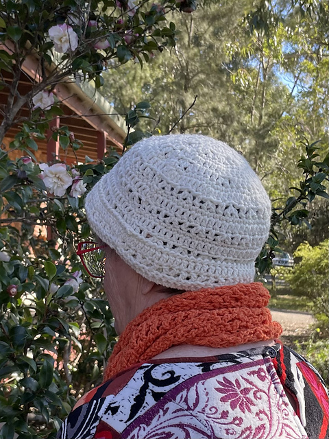 Picture of Willow-V Beanie in Cream Merino